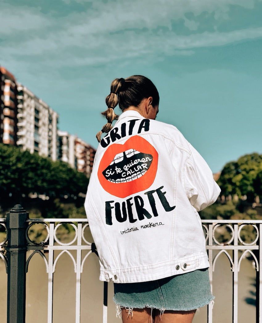 CAZADORA GRITA FUERTE