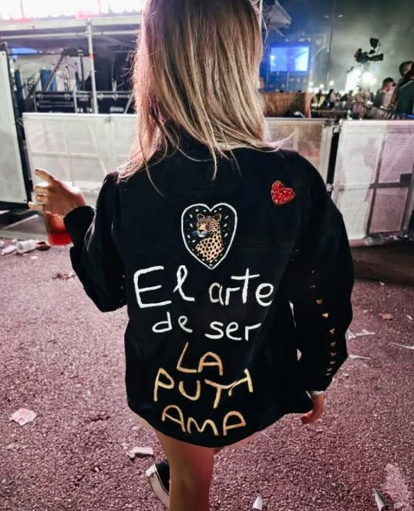 CAZADORA LA PUTA AMA