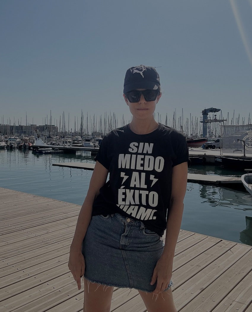 CAMISETA SIN MIEDO NEGRA
