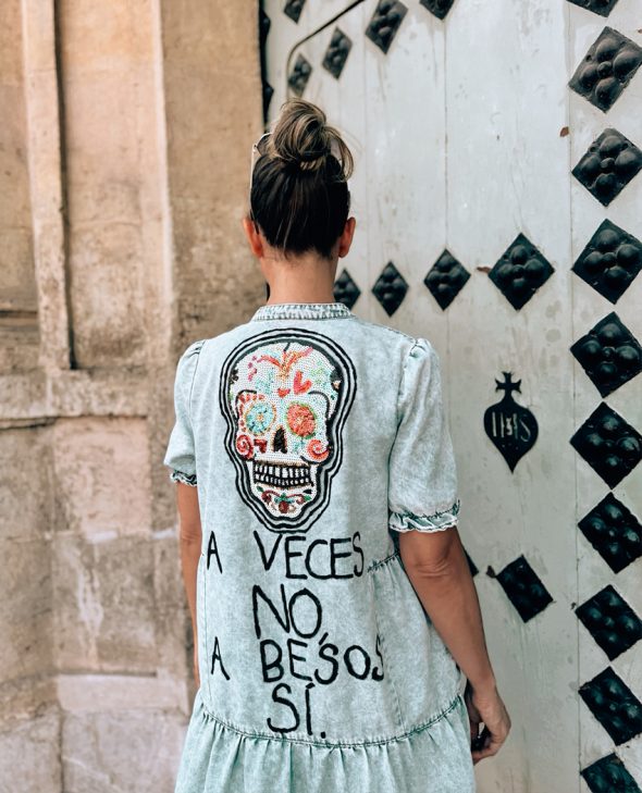 a12 VESTIDO A BESOS SI
