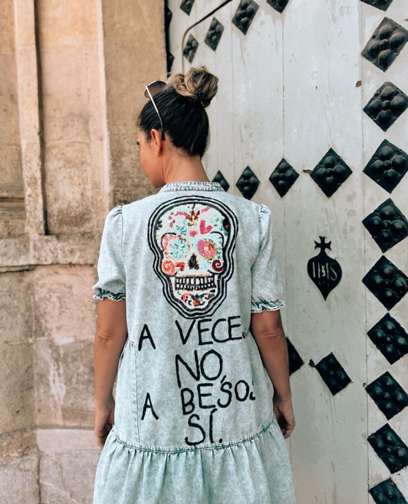 vestido vaquero a veces no, a veces si VESTIDO A BESOS SI