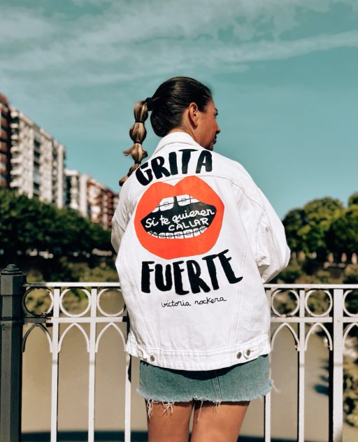CAZADORA GRITA FUERTE