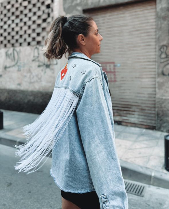CAZADORA FLECOS BLANCOS
