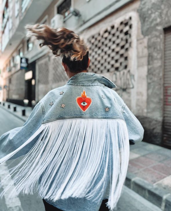 CAZADORA FLECOS BLANCOS