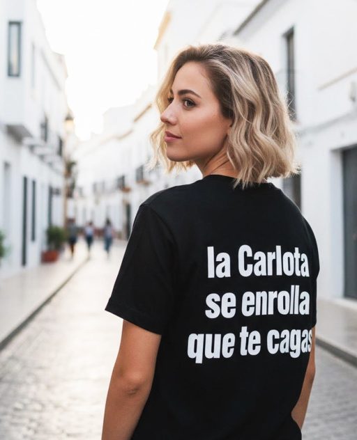 camiseta la Carlota se enrolla que te cagas CAMISETA LA CARLOTA
