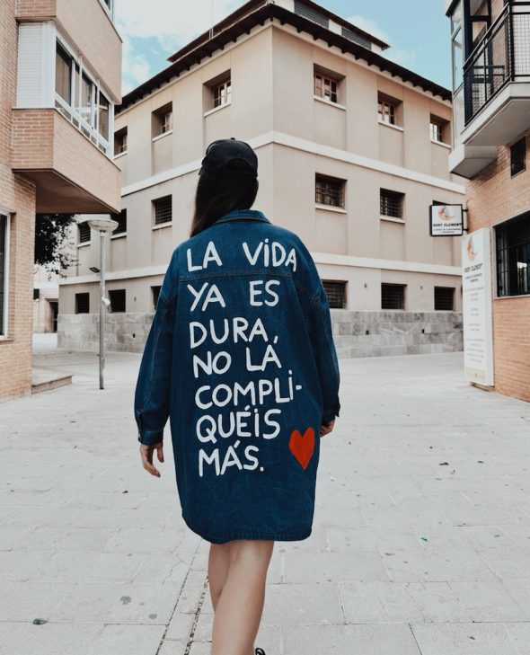 VESTIDO LA VIDA YA ES DURA